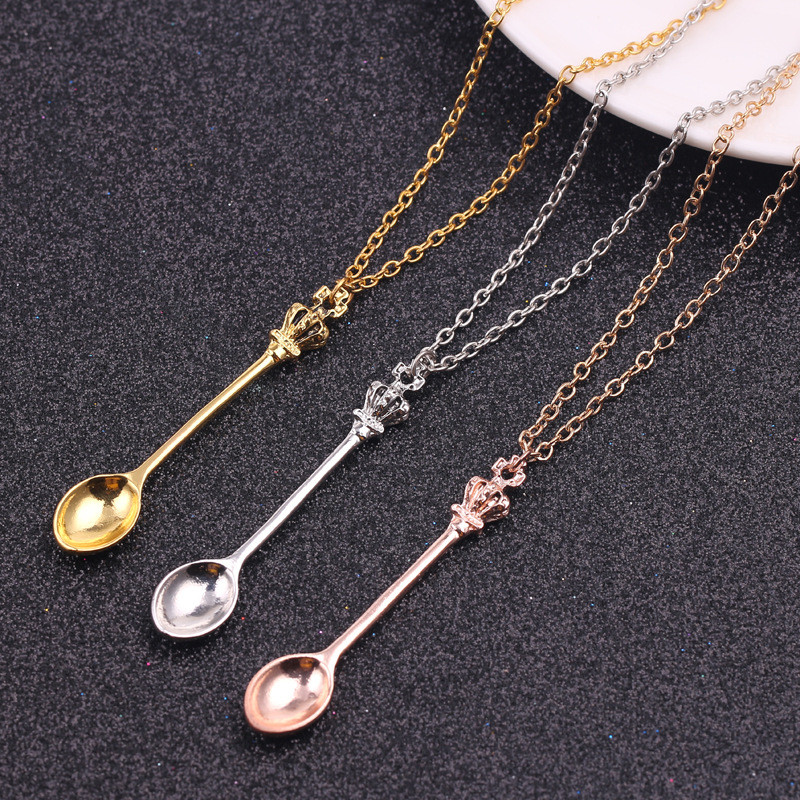 Vintage Collectible Spoons - Alice Vintage Gouden Kroon Lepel Hangertje